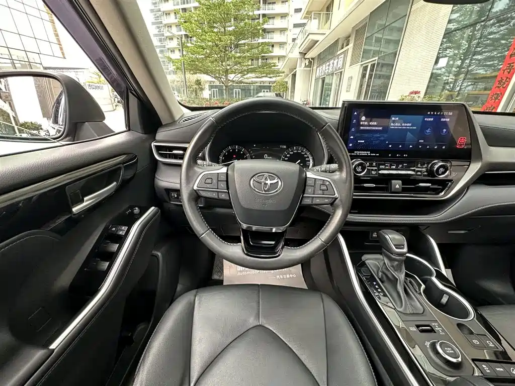 Toyota Highlander 2023 — фото 17