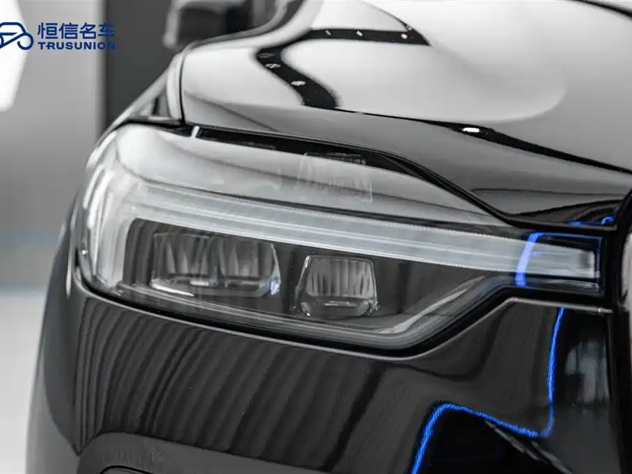 Volvo XC60 2022 — фото 10