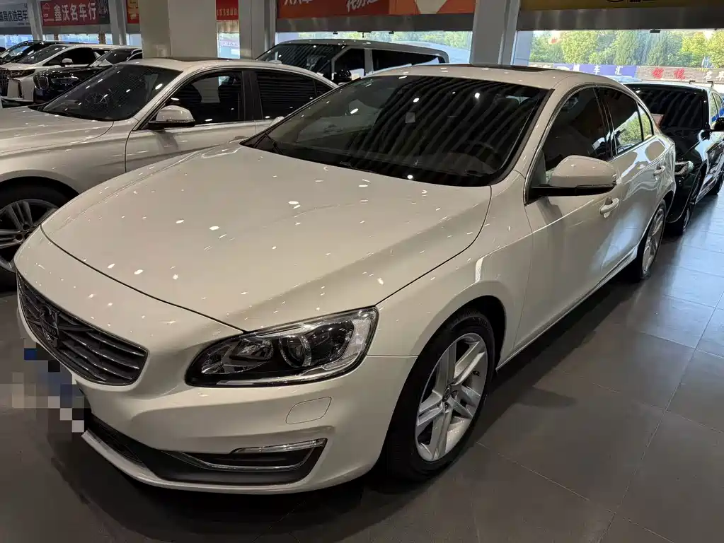 Volvo S60 2014 — фото 1