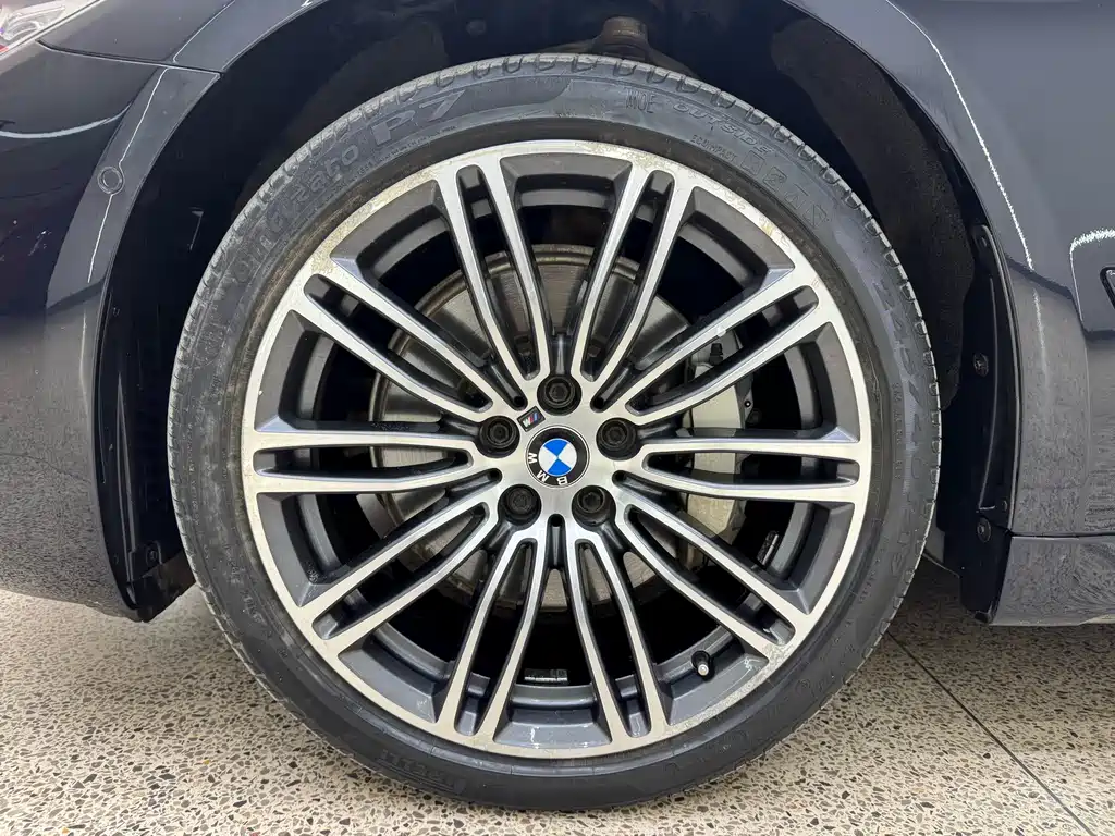 BMW 5 Series 2017 — фото 8