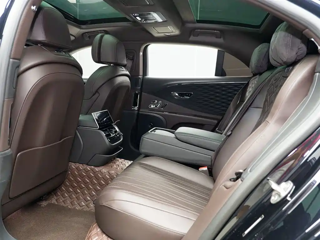 Bentley Flying Spur 2023 — фото 12