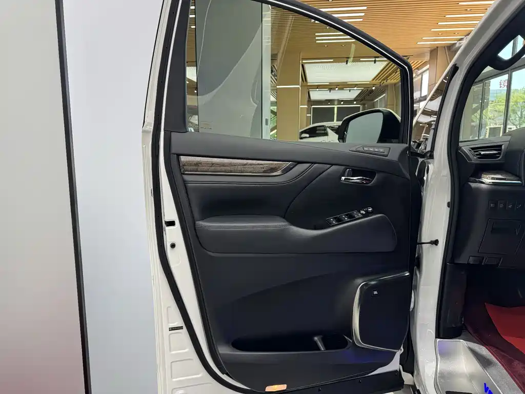 Toyota Vellfire 2021 — фото 10