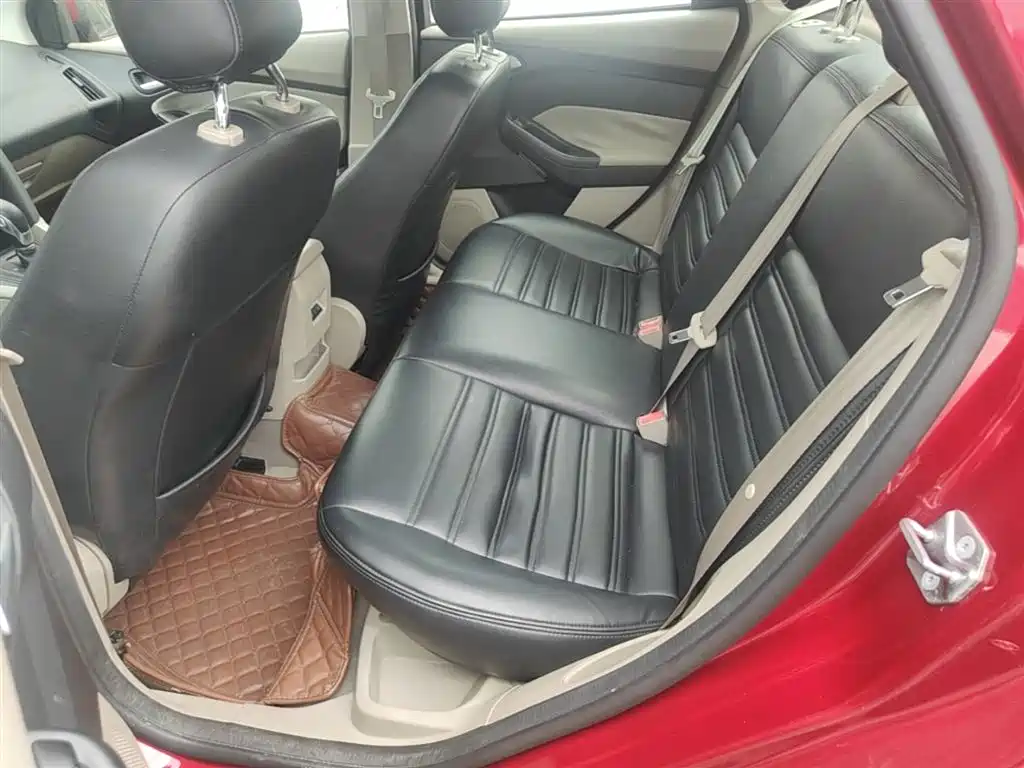 Ford Focus 2015 — фото 17