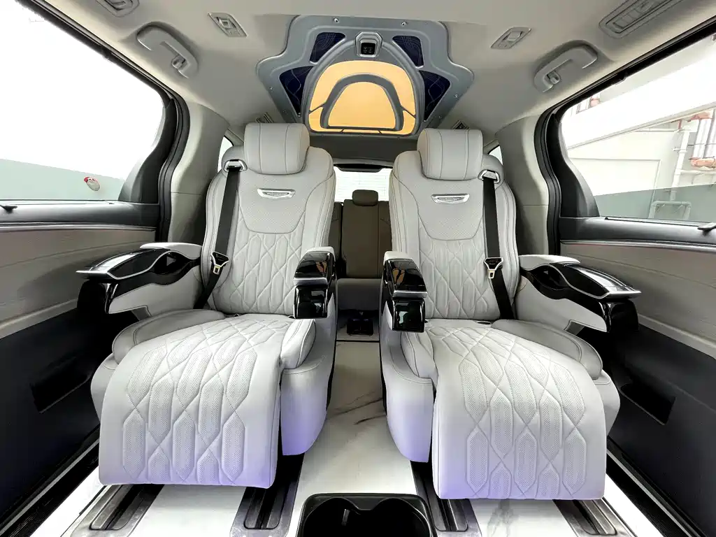 Toyota Sienna 2022 — фото 11