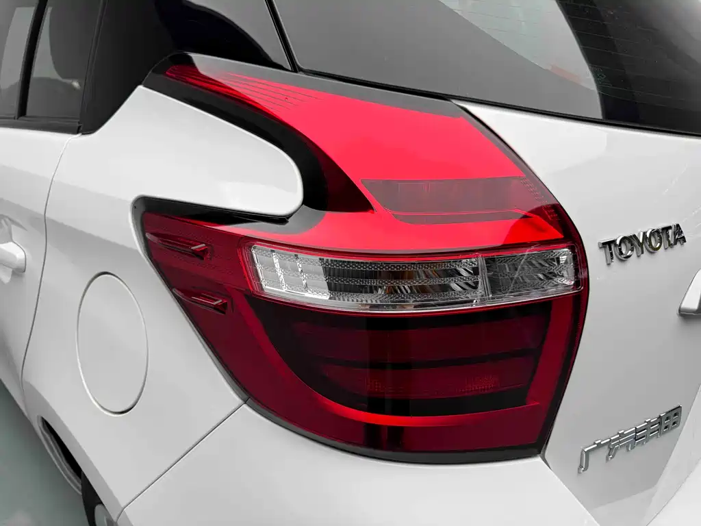 Toyota Yaris L 2019 — фото 17