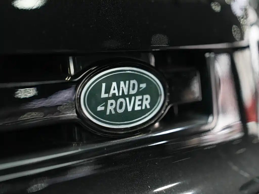 Land Rover Defender 2021 — фото 10