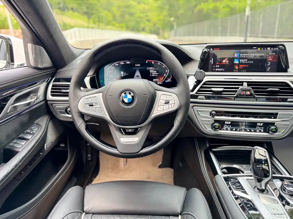 BMW 7 Series 2022 — фото 17