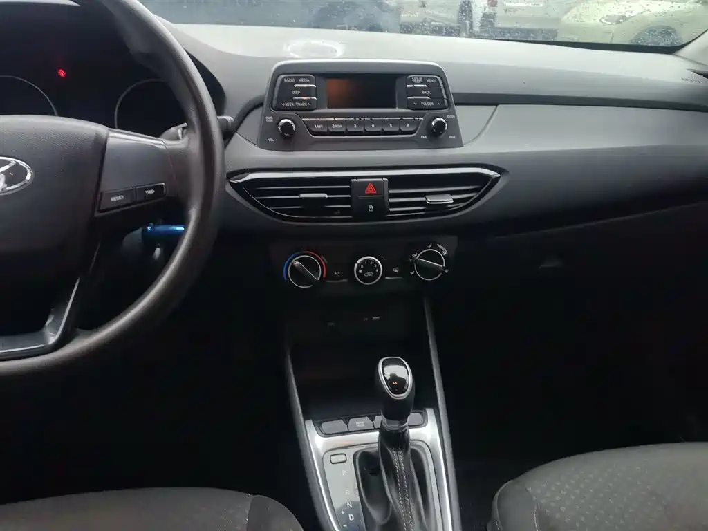 Hyundai Elantra 2020 — фото 13