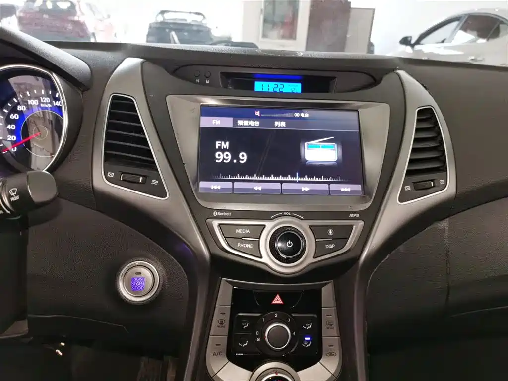 Hyundai Elantra Langdong 2015 — фото 9