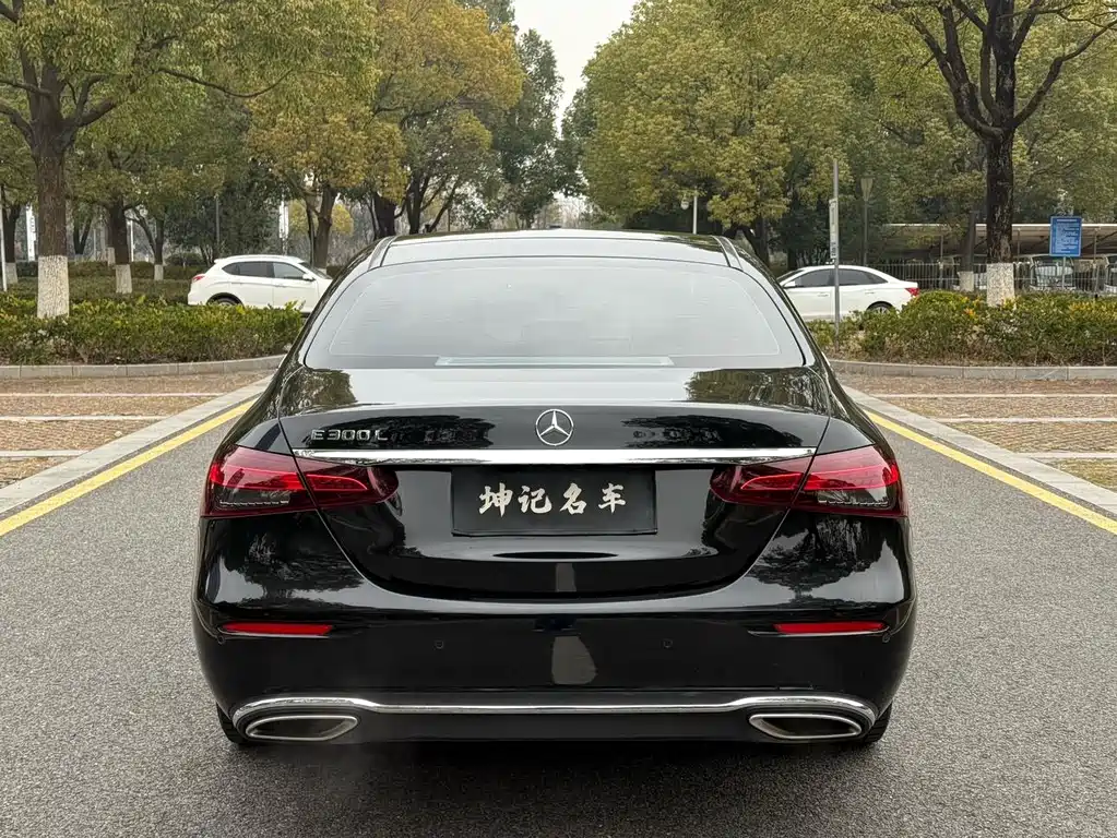 Mercedes-Benz E-Class 2023 — фото 18