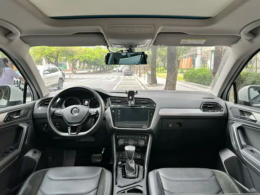 Volkswagen Tiguan L 2020 — фото 2