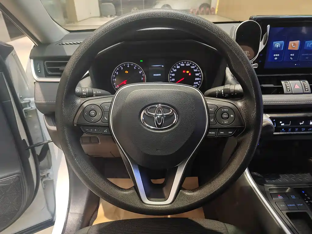 Toyota RAV4 2022 — фото 10