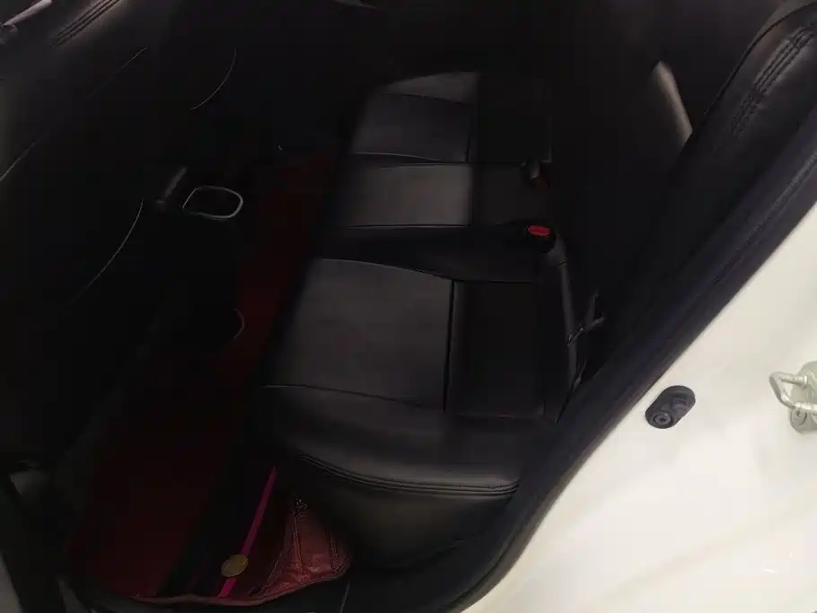 Toyota Yaris L 2020 — фото 11
