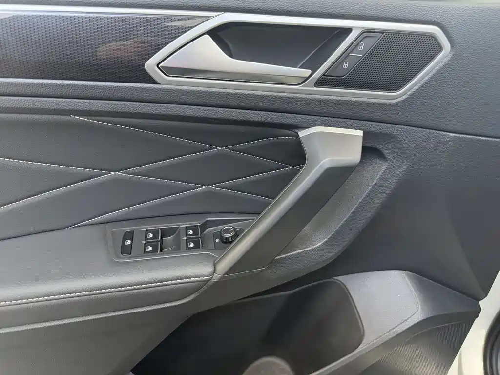 Volkswagen Tiguan L 2022 — фото 14