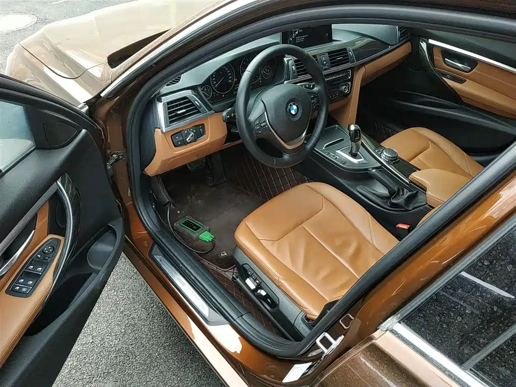 BMW 3 Series 2016 — фото 16