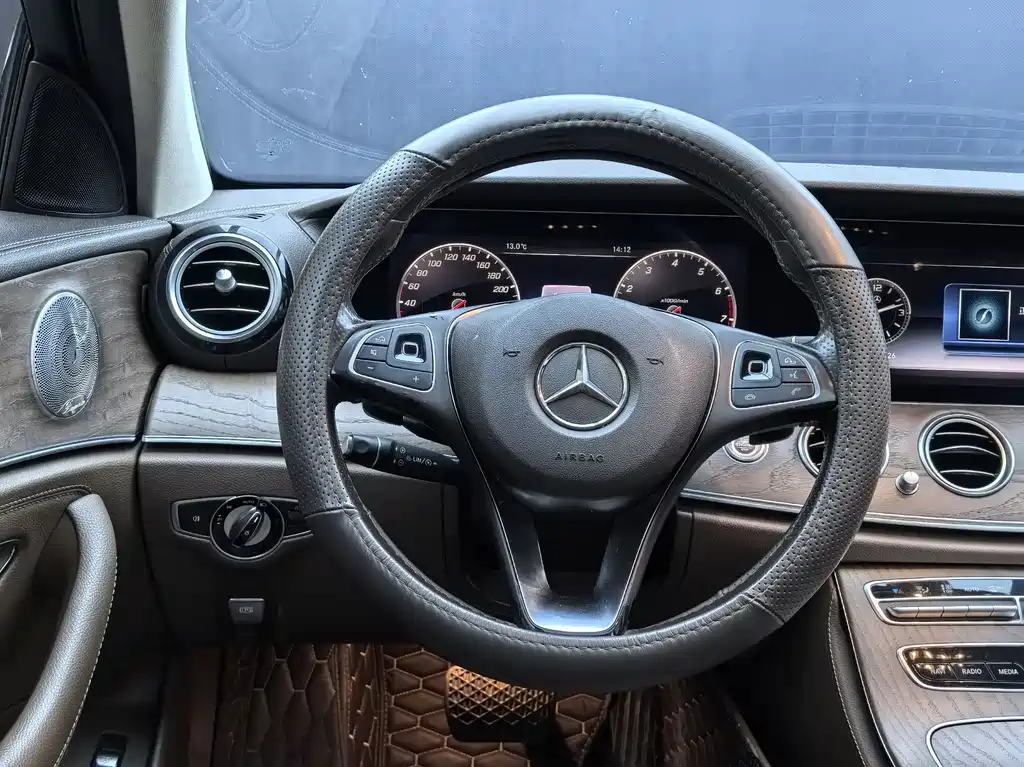 Mercedes-Benz E-Class 2018 — фото 25