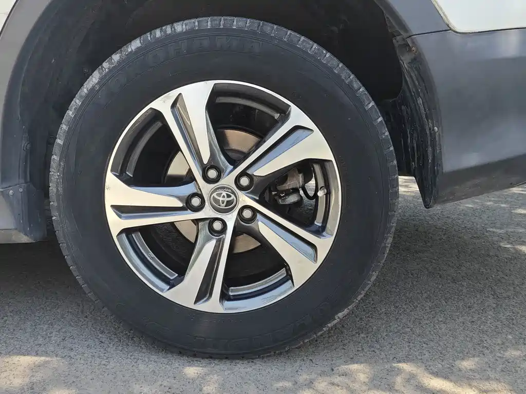 Toyota RAV4 2016 — фото 24