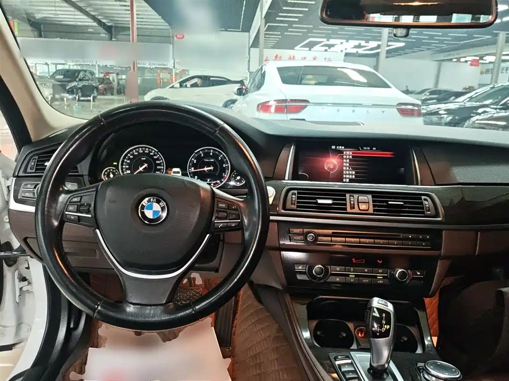 BMW 5 Series 2016 — фото 10