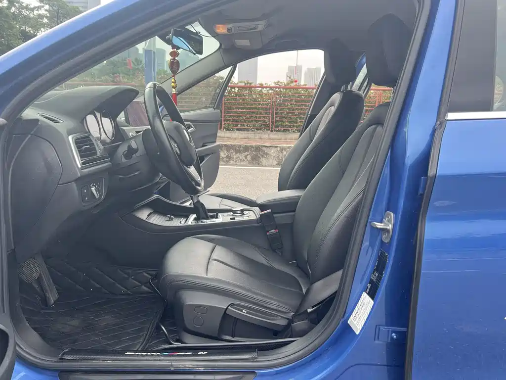 BMW 1 Series 2019 — фото 17