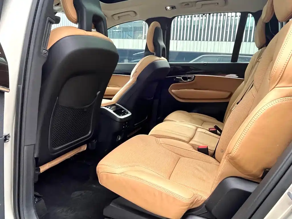 Volvo XC90 2016 — фото 11