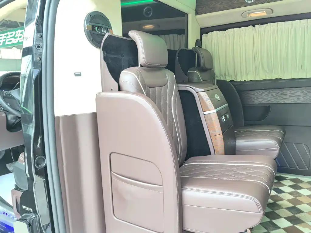 Mercedes-Benz V-Class 2020 — фото 16
