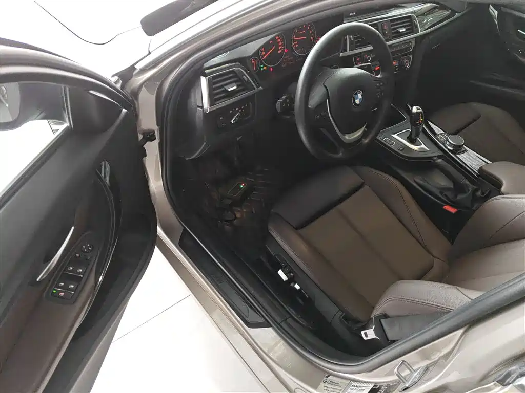 BMW 3 Series 2019 — фото 16