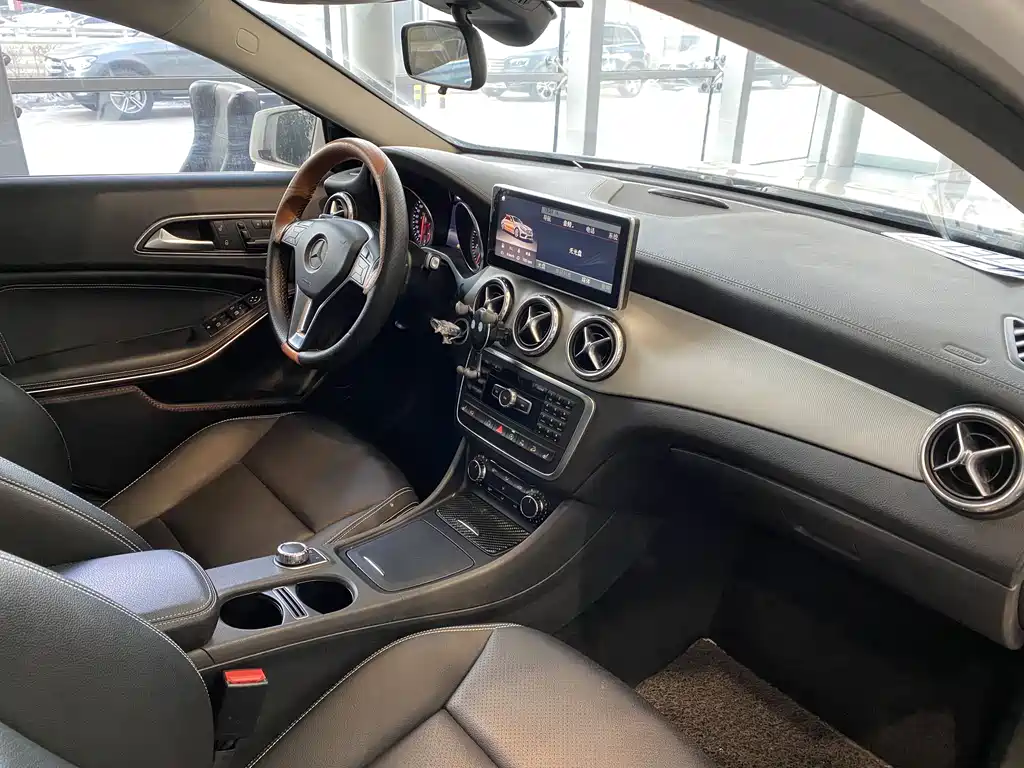 Mercedes-Benz GLA 2016 — фото 11