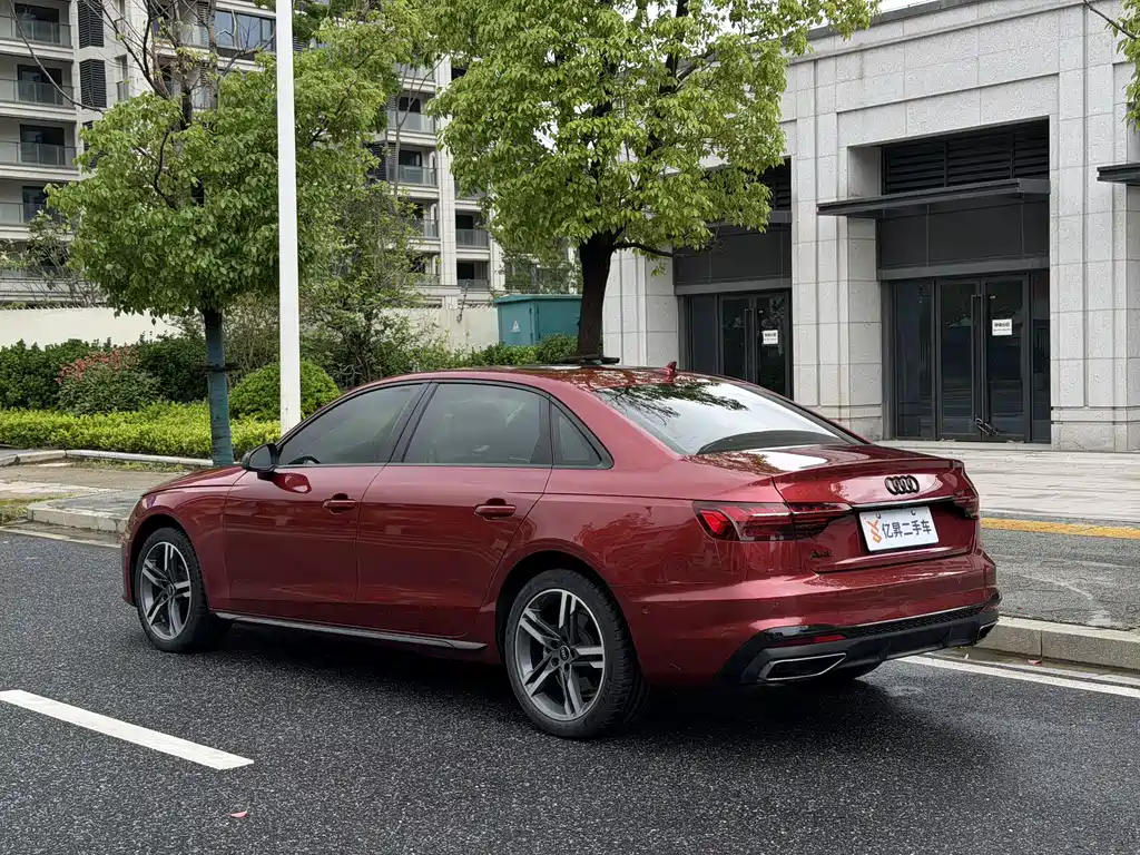 Audi A4L 2022 — фото 4