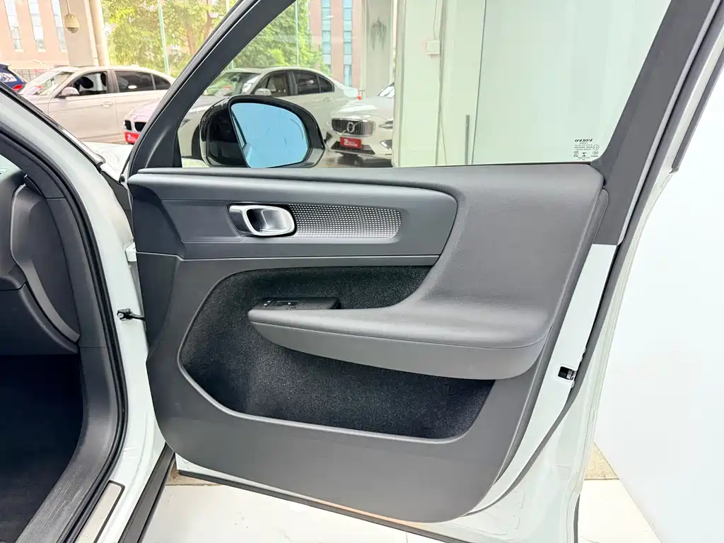 Volvo XC40 2021 — фото 26