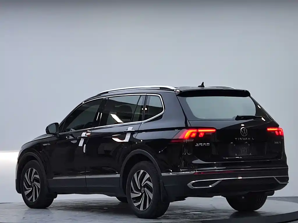 Volkswagen Tiguan L 2023 — фото 6