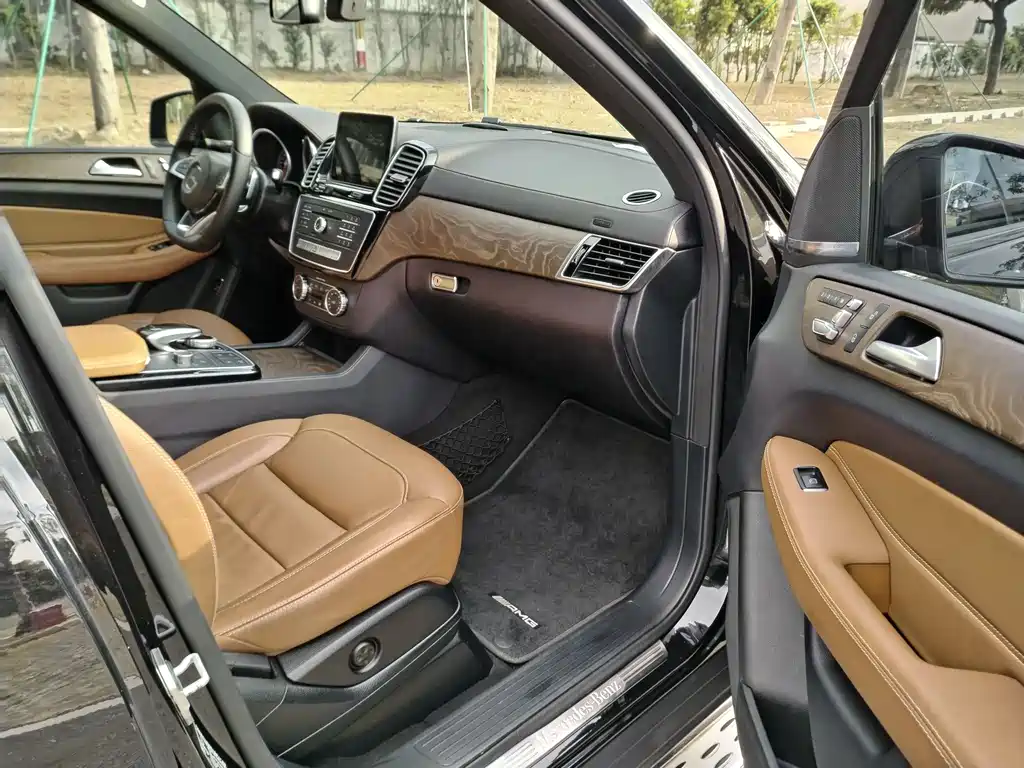 Mercedes-Benz GLE 2017 — фото 16