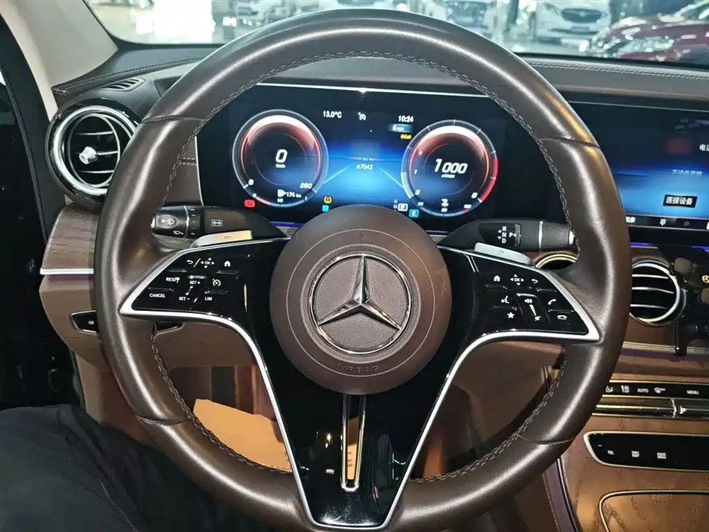 Mercedes-Benz E-Class 2023 — фото 11