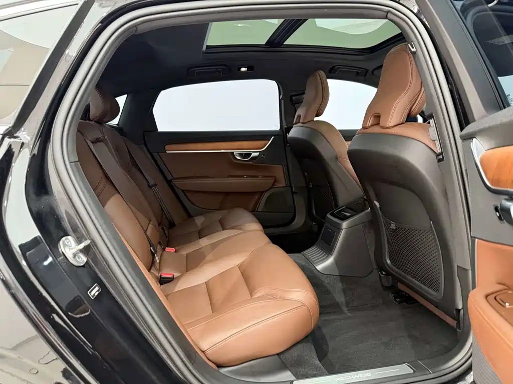 Volvo S90 Plug-In Hybrid 2023 — фото 14