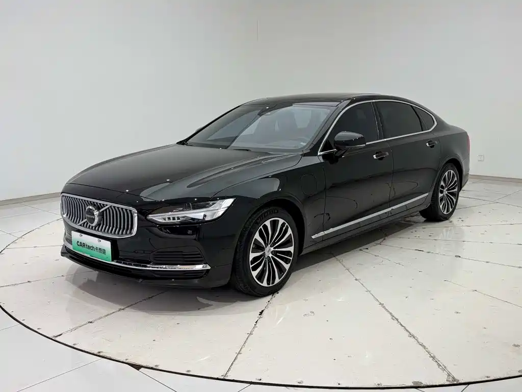 Volvo S90 Plug-In Hybrid 2023 — фото 16