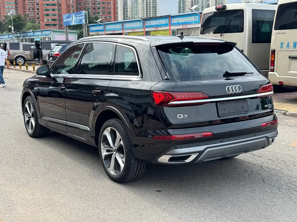 Audi Q7 2023 — фото 4