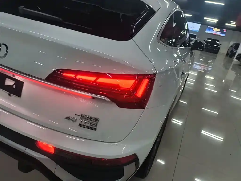 Audi Q5L Sportback 2023 — фото 8