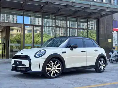 MINI MINI 2023