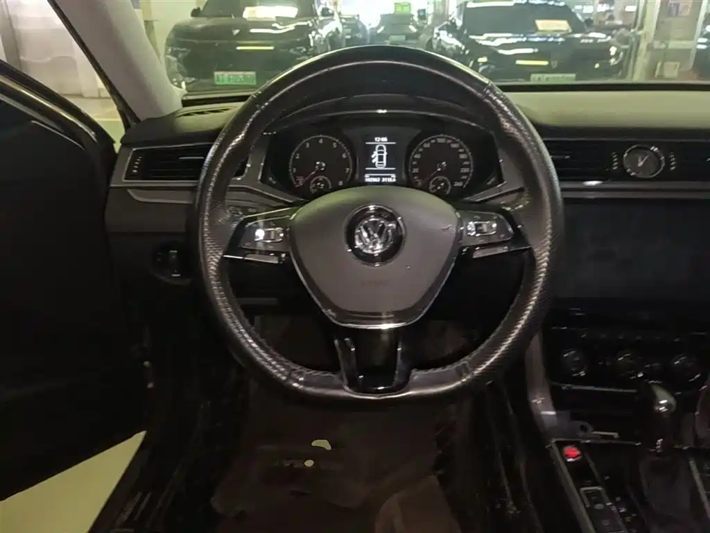 Volkswagen Passat 2018 — фото 11