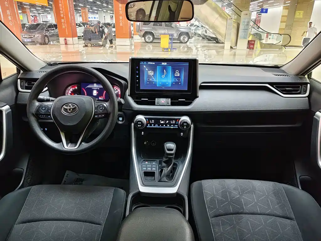 Toyota RAV4 2020 — фото 14