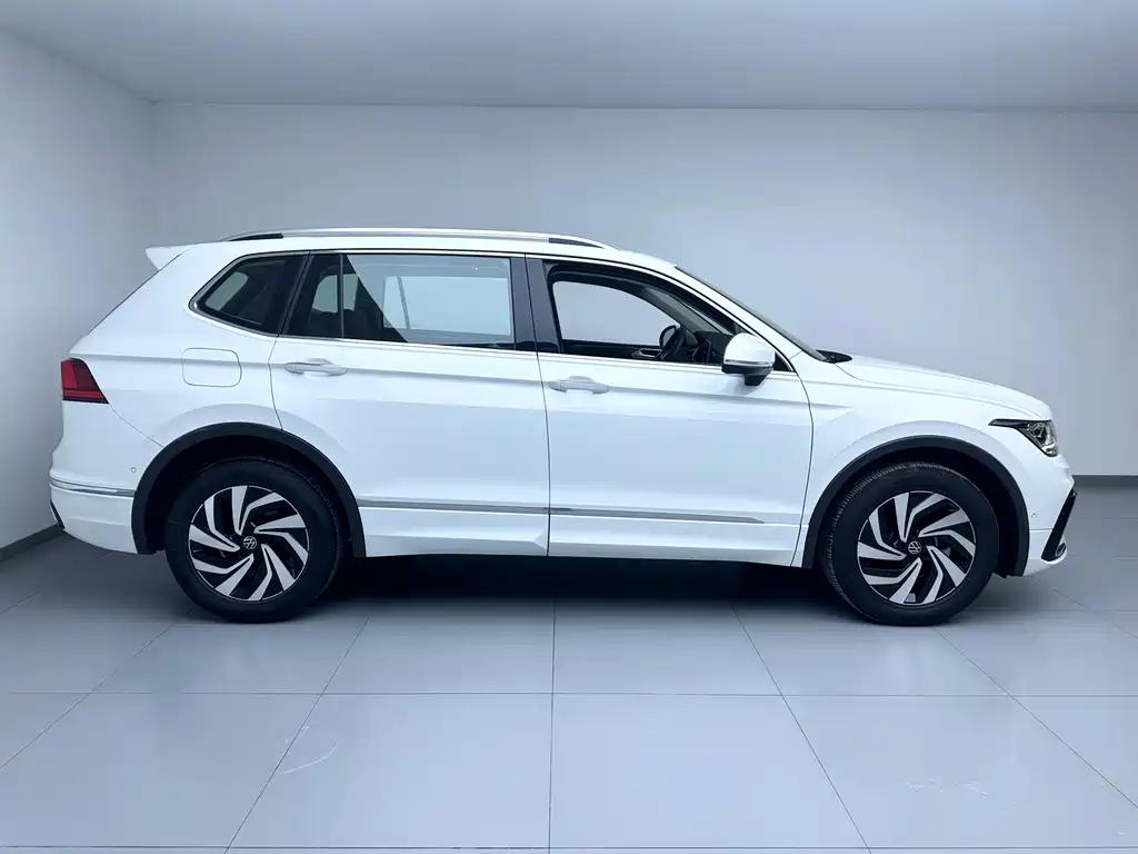 Volkswagen Tiguan L 2024 — фото 8