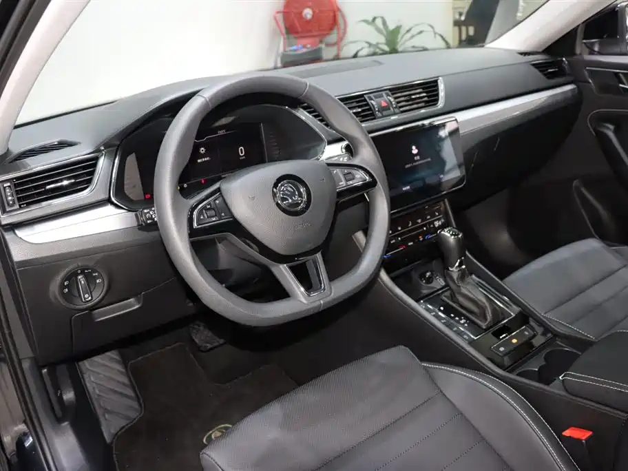 Skoda Superb 2024 — фото 10