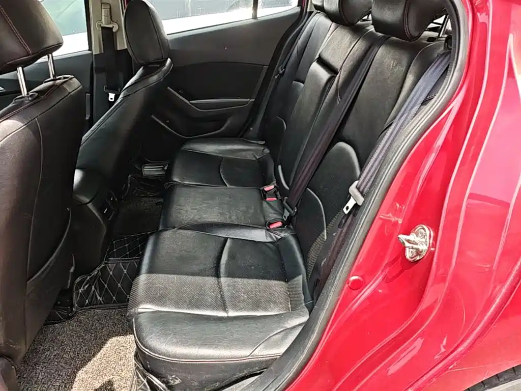 Mazda 3 Axela 2017 — фото 17