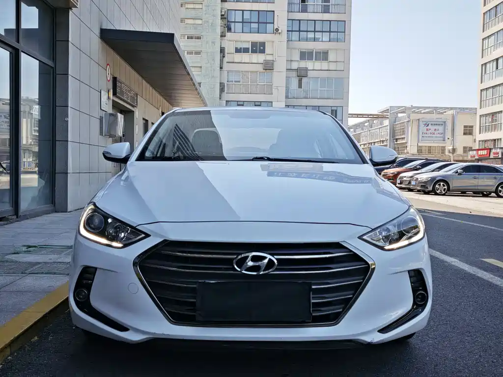 Hyundai Elantra 2016 — фото 2