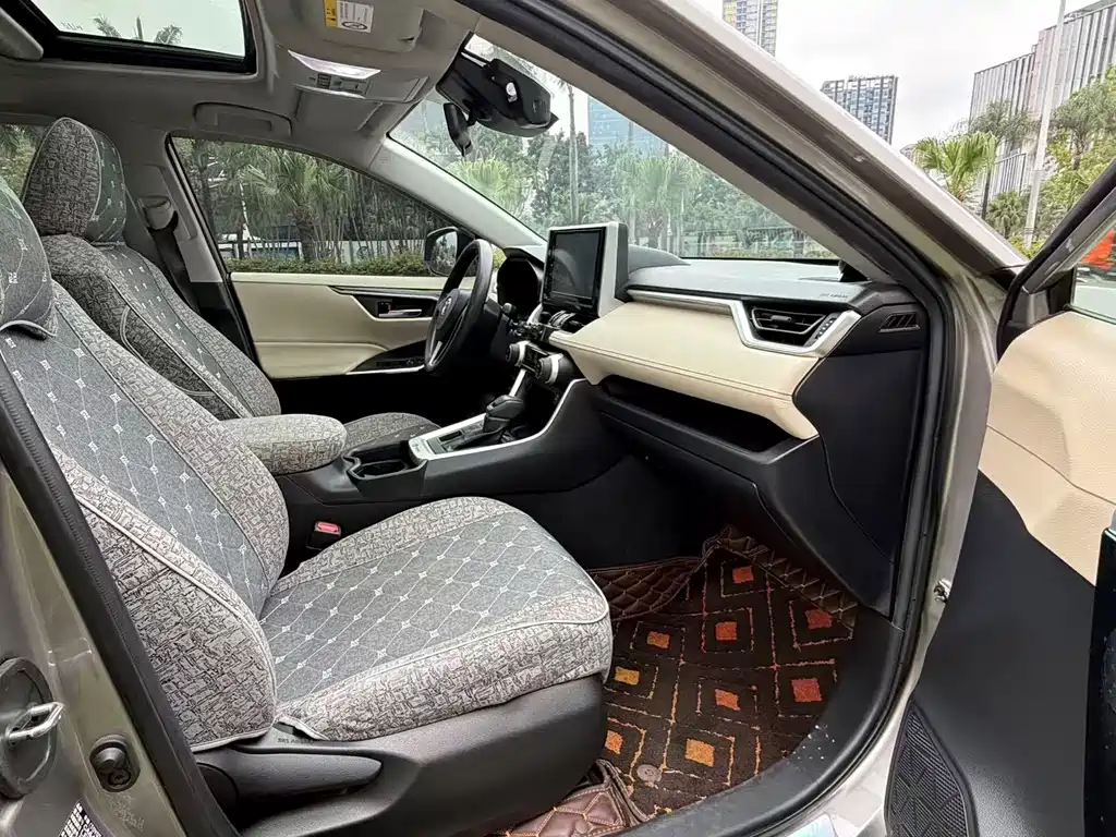 Toyota RAV4 2020 — фото 16