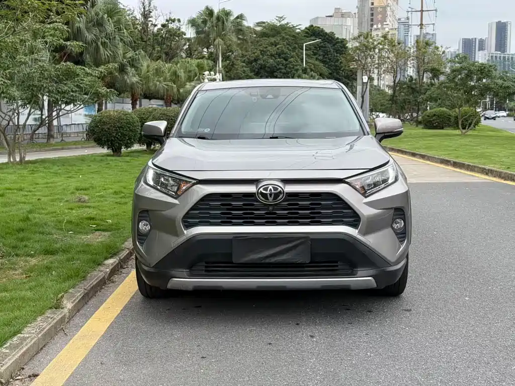 Toyota RAV4 2020 — фото 2
