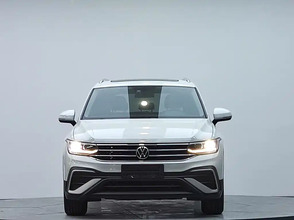 Volkswagen Tiguan L 2023 — фото 3