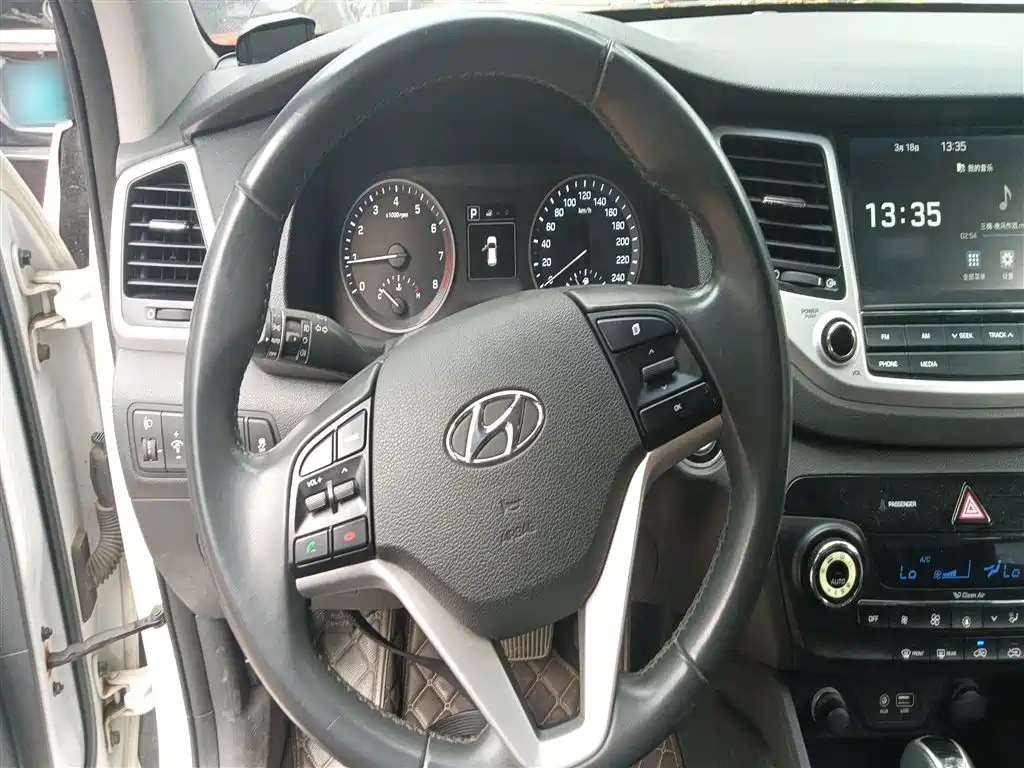Hyundai Tucson 2017 — фото 11