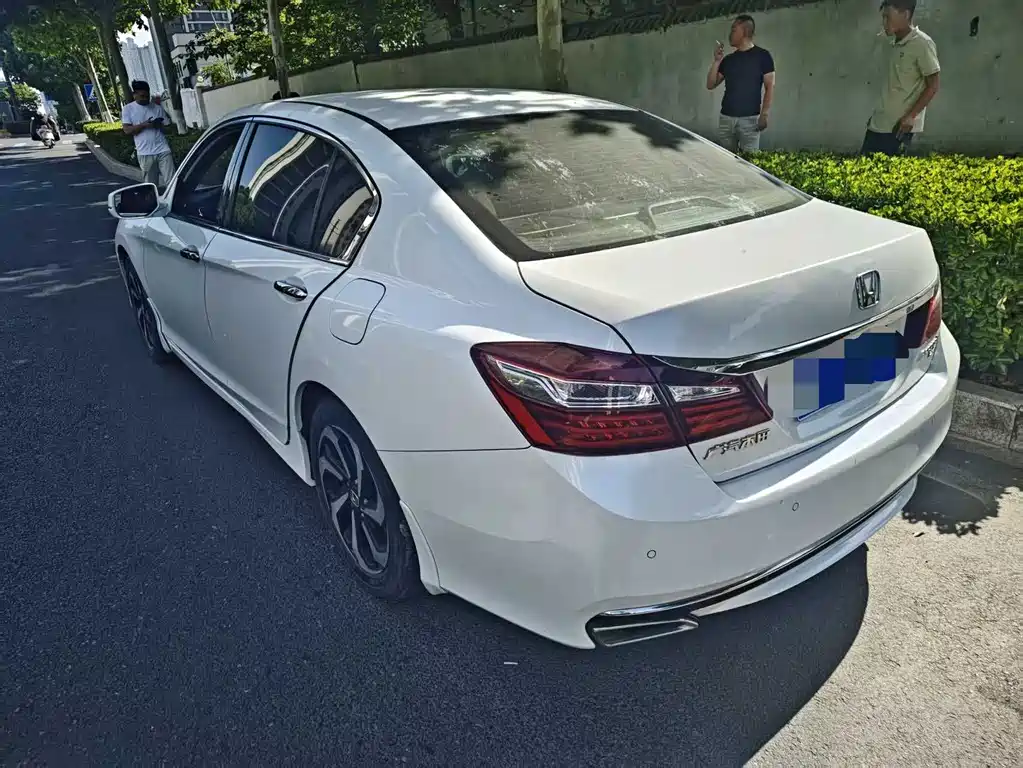 Honda Accord 2016 — фото 8