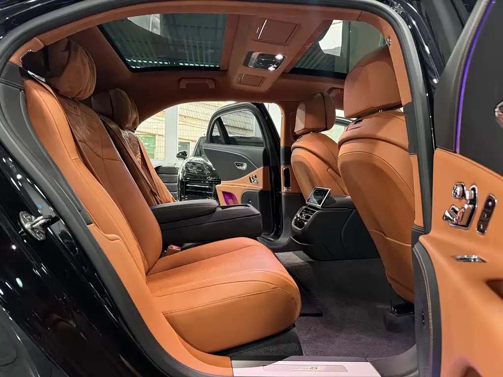 Bentley Flying Spur 2025 — фото 12