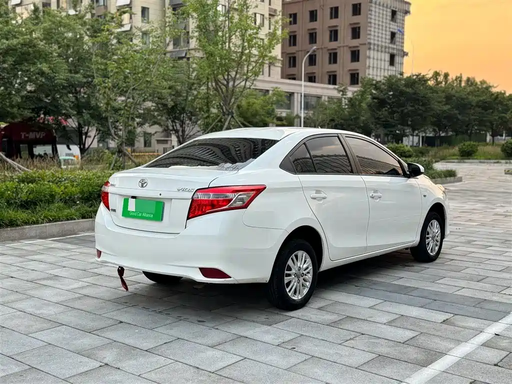 Toyota Vios 2015 — фото 5